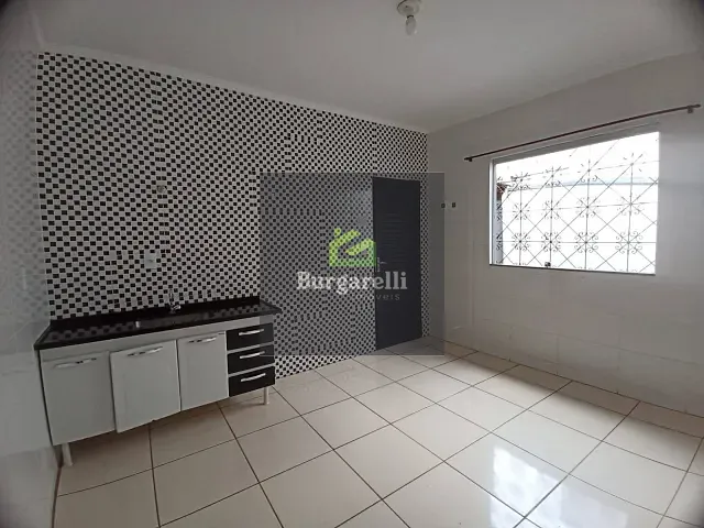 Casa 2 quartos e 1 banheiro, para alugar, no bairro Jardim Dona Wanda em Lavras