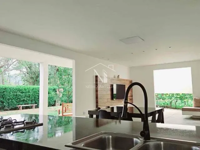 Casa com 606m² 4 quartos e 2 banheiros, à venda, no bairro Ubatiba em Maricá