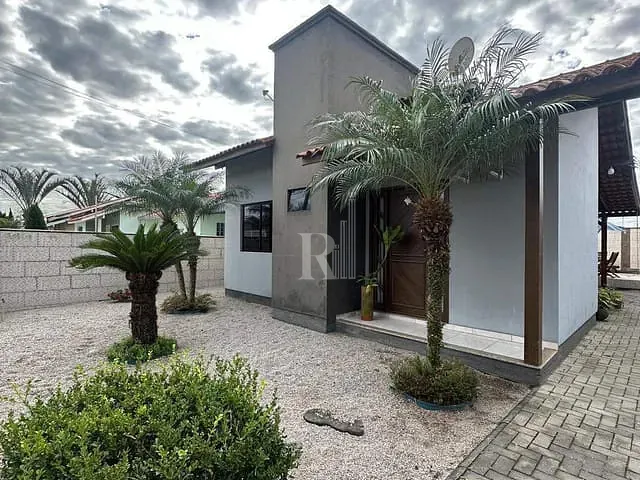 Casa 2 quartos e 1 banheiro, à venda, no bairro Centro em Tijucas