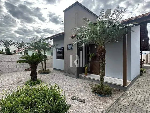 Casa 2 quartos e 1 banheiro, à venda, no bairro Centro em Tijucas