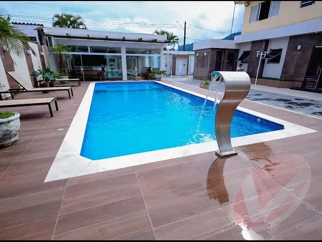 Casa 5 quartos e 4 banheiros, à venda, no bairro Flórida em Praia Grande