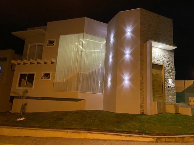 Casa com 308m² 4 quartos e 4 banheiros, à venda, no bairro Vale dos Cristais em Macaé