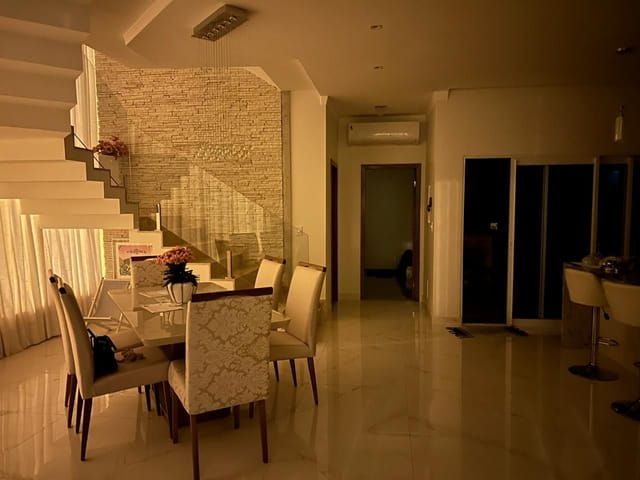 Casa com 308m² 4 quartos e 4 banheiros, à venda, no bairro Vale dos Cristais em Macaé