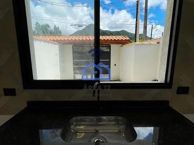 Casa com 74m² 2 quartos e 1 banheiro, à venda, no bairro Martim de Sá em Caraguatatuba