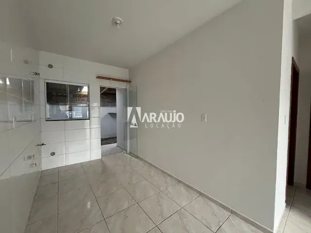 Casa com 100m² 2 quartos e 1 banheiro, para alugar, no bairro Espinheiros em Itajaí
