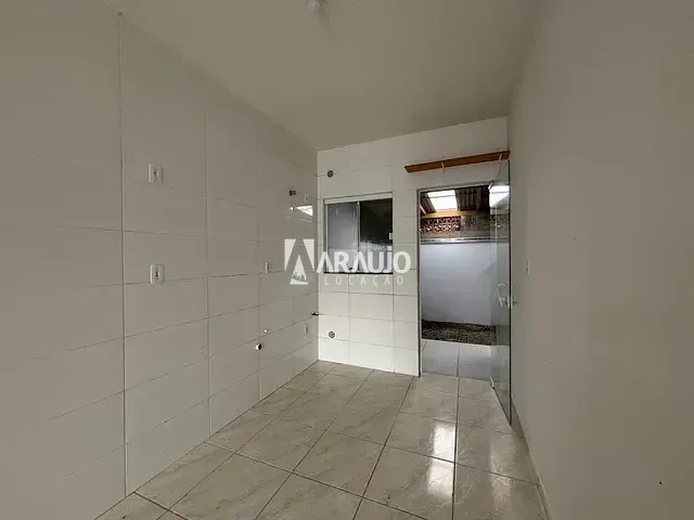 Casa com 100m² 2 quartos e 1 banheiro, para alugar, no bairro Espinheiros em Itajaí