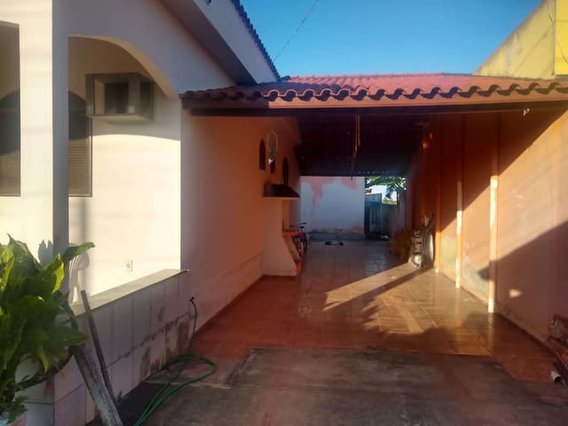 Casa 5 quartos e 4 banheiros, à venda, no bairro centro em São Francisco de Itabapoana