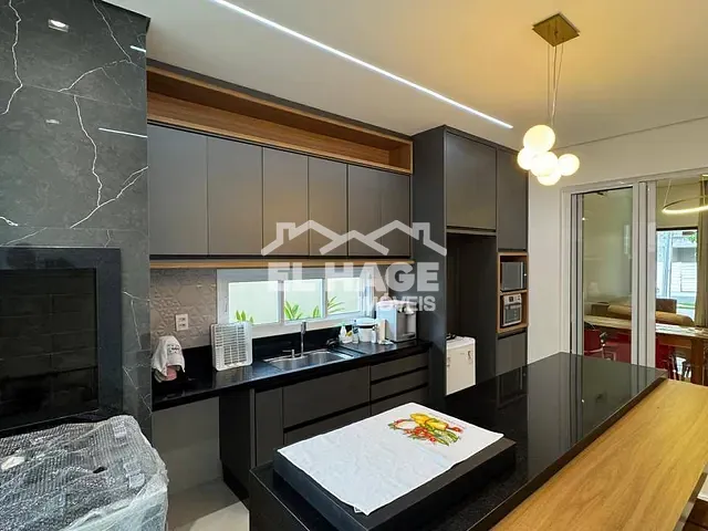 Casa com 307m² 3 quartos e 2 banheiros, à venda, no bairro Jardim Imperial em Cuiabá
