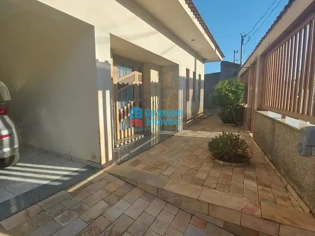 Casa com 282m², à venda, no bairro PARQUE DO LAGO em GUAXUPÉ