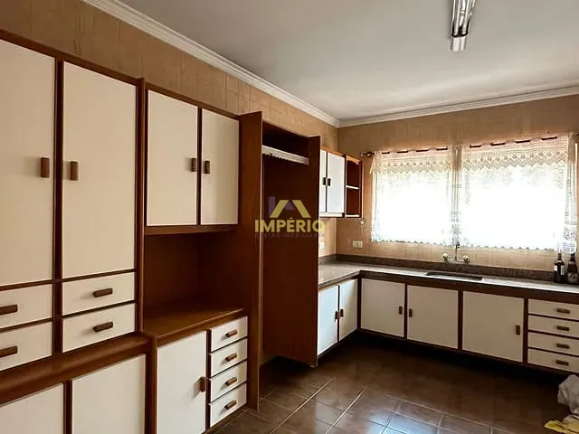Casa com 250m² 5 quartos e 3 banheiros, à venda, no bairro Centro em Salto