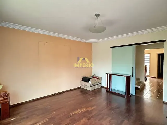 Casa com 250m² 5 quartos e 3 banheiros, à venda, no bairro Centro em Salto
