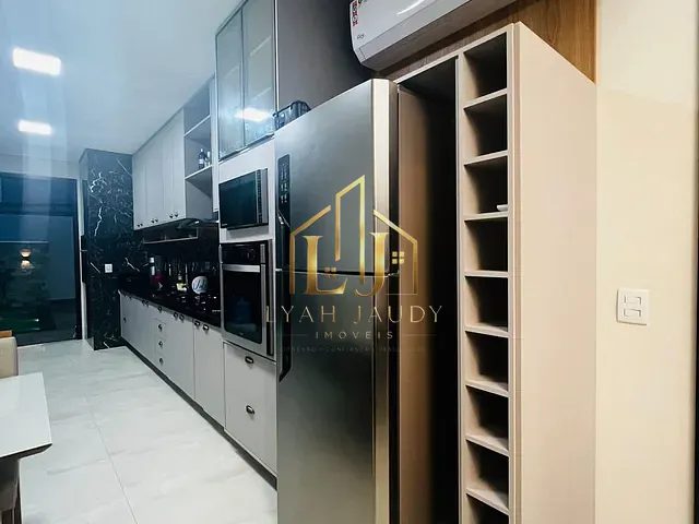 Casa com 250m² 3 quartos e 4 banheiros, à venda, no bairro Jardim imperial em Cuiabá