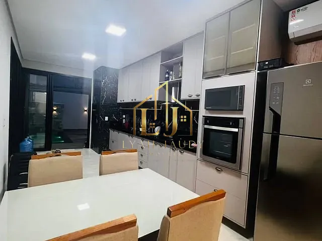 Casa com 250m² 3 quartos e 4 banheiros, à venda, no bairro Jardim imperial em Cuiabá