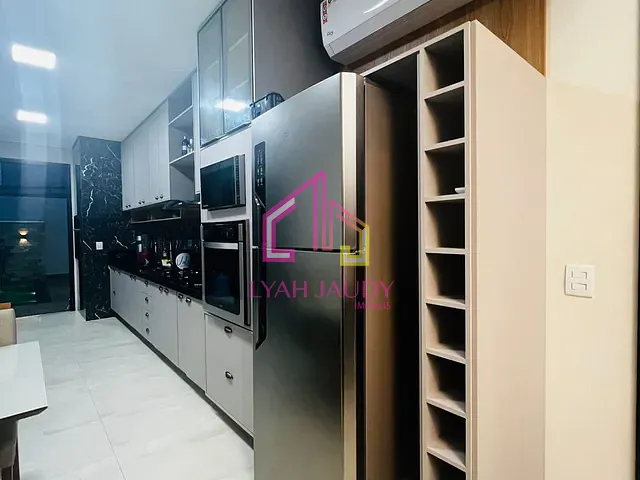 Casa com 250m² 3 quartos e 4 banheiros, à venda, no bairro Jardim imperial em Cuiabá