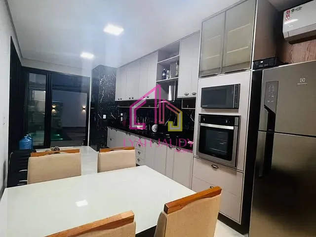 Casa com 250m² 3 quartos e 4 banheiros, à venda, no bairro Jardim imperial em Cuiabá