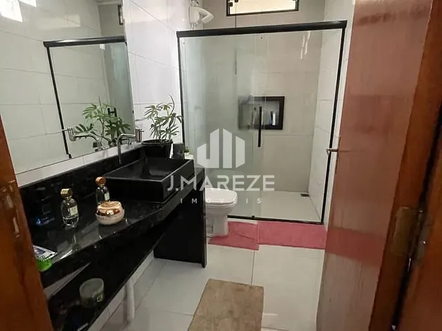 Casa com 360m² 5 quartos e 4 banheiros, à venda, no bairro Jardim Flamingos em Apucarana