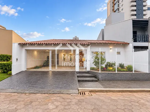 Casa 4 quartos e 3 banheiros, para alugar, no bairro Fazendinha em Itajaí