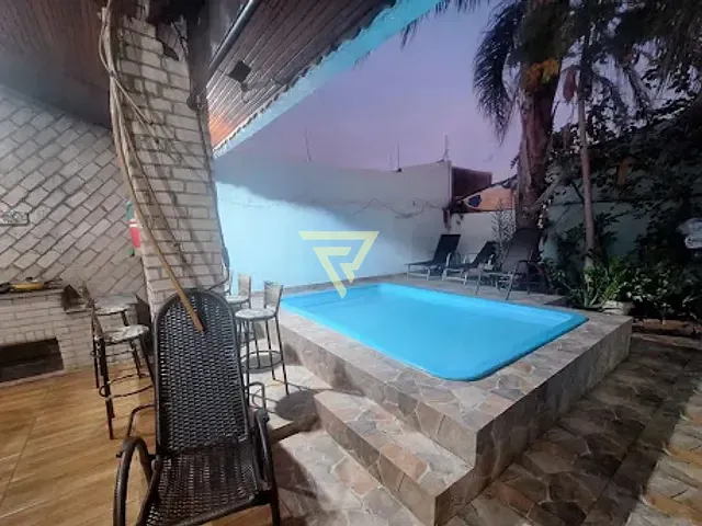 Casa com 200m² 2 quartos e 2 banheiros, à venda, no bairro Vila Albertina em Ribeirão Preto