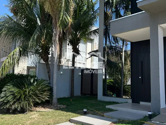 Casa com 393m² 4 quartos e 6 banheiros, à venda, no bairro Jardim Universitário em Cuiabá