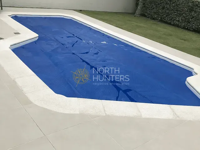 Casa com 400m² 3 quartos e 4 banheiros, para alugar, no bairro Daniela em Florianópolis