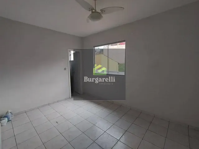 Casa 3 quartos e 3 banheiros, para alugar, no bairro Centenário em Lavras