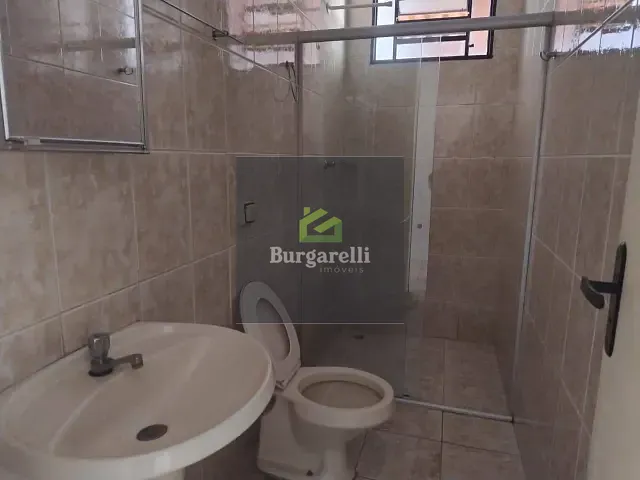 Casa 3 quartos e 3 banheiros, para alugar, no bairro Centenário em Lavras