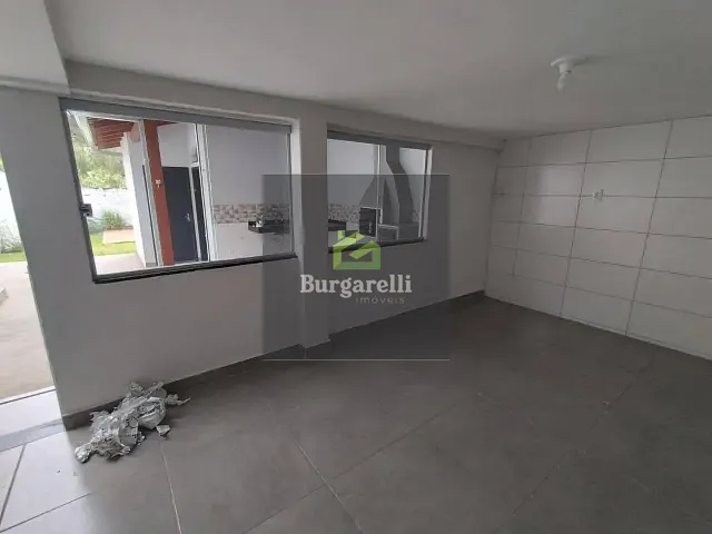 Casa 3 quartos e 3 banheiros, para alugar, no bairro Centenário em Lavras