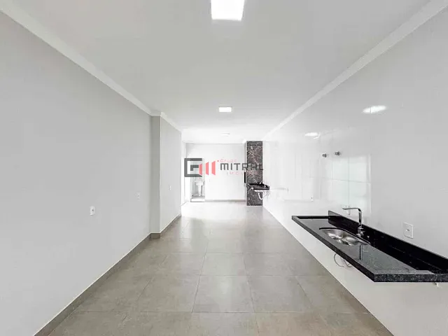 Casa com 250m² 3 quartos e 5 banheiros, à venda, no bairro Jardim Montecatini em Londrina