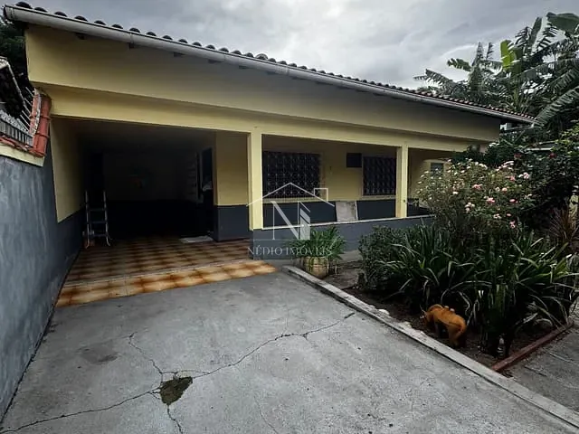 Casa 3 quartos e 2 banheiros, para alugar, no bairro Centro em Maricá