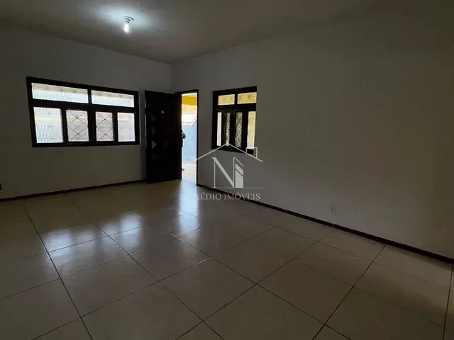 Casa 3 quartos e 2 banheiros, para alugar, no bairro Centro em Maricá