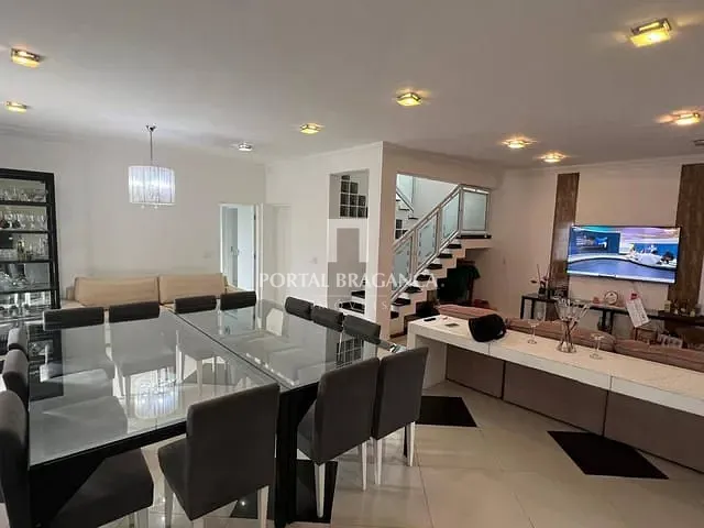 Casa com 360m² 4 quartos e 4 banheiros, à venda, no bairro Condomínio Residencial Euroville em Bragança Paulista
