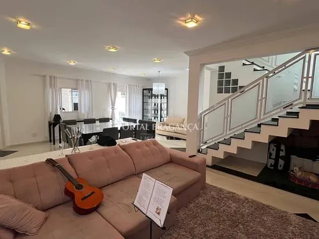 Casa com 360m² 4 quartos e 4 banheiros, à venda, no bairro Condomínio Residencial Euroville em Bragança Paulista