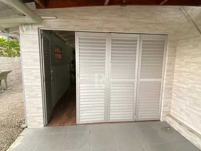 Casa com 200m² 1 quarto e 1 banheiro, para alugar, no bairro Praça em Tijucas