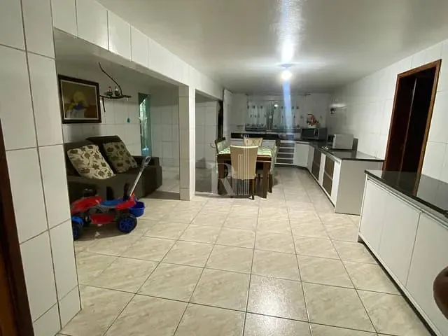 Casa com 200m² 1 quarto e 1 banheiro, para alugar, no bairro Praça em Tijucas