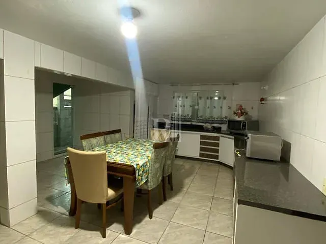 Casa com 200m² 1 quarto e 1 banheiro, para alugar, no bairro Praça em Tijucas