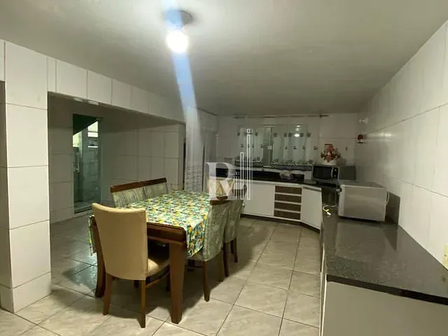 Casa com 200m² 1 quarto e 1 banheiro, para alugar, no bairro Praça em Tijucas