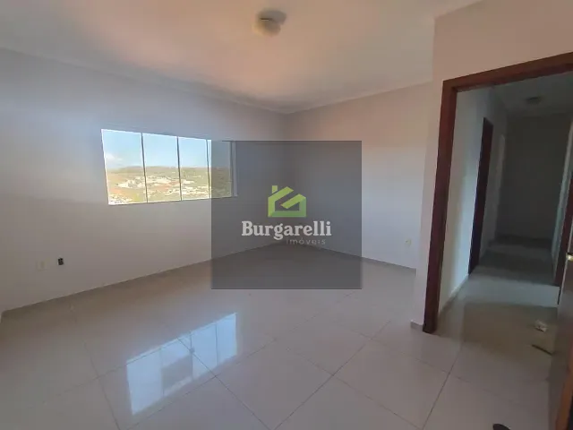Casa 3 quartos e 2 banheiros, para alugar, no bairro Jardim América em Lavras
