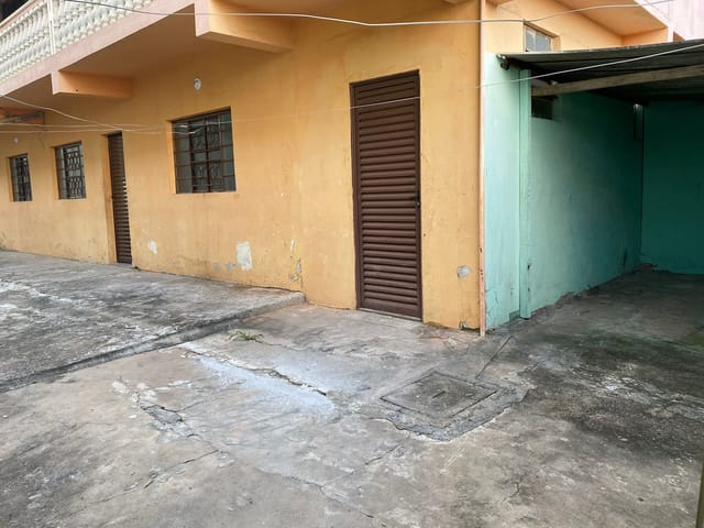 Foto do Casa - Ampla Casa com entrada individual para locação, 2 quartos e 4 vagas de garagem no bairro Itatiaia, BH | REALLE SOLUÇÕES IMOBILIÁRIAS INTEGRADAS