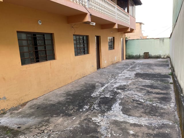 Foto do Casa - Ampla Casa com entrada individual para locação, 2 quartos e 4 vagas de garagem no bairro Itatiaia, BH | REALLE SOLUÇÕES IMOBILIÁRIAS INTEGRADAS