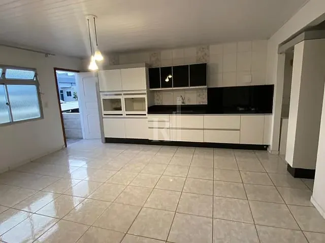 Casa com 240m² 2 quartos e 1 banheiro, para alugar, no bairro Praça em Tijucas