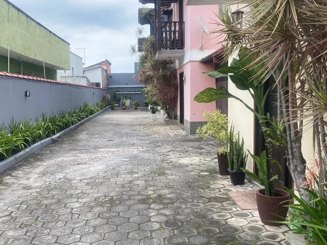 Casa 2 quartos e 2 banheiros, à venda, no bairro Extensão do Bosque em Rio das Ostras