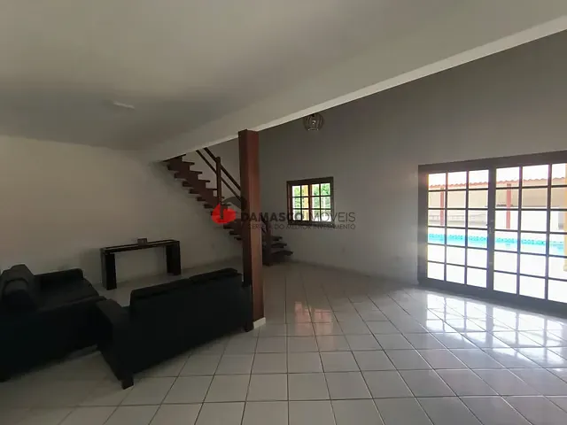 Casa com 350m² 5 quartos e 1 banheiro, à venda, no bairro Bom Jesus dos Perdões em Bom Jesus Dos Perdões