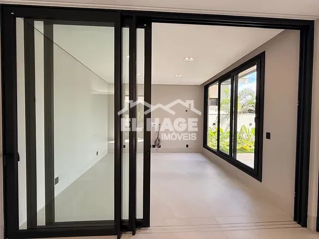 Casa com 440m² 5 quartos e 7 banheiros, à venda, no bairro Condomínio Residencial Florais dos Lagos em Cuiabá