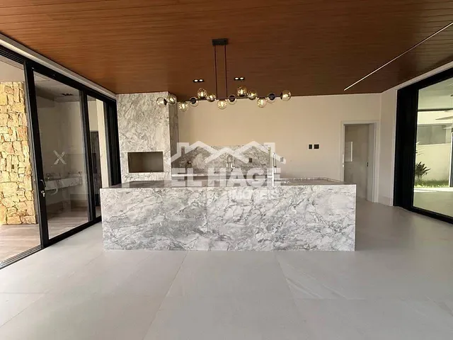 Casa com 440m² 5 quartos e 7 banheiros, à venda, no bairro Condomínio Residencial Florais dos Lagos em Cuiabá