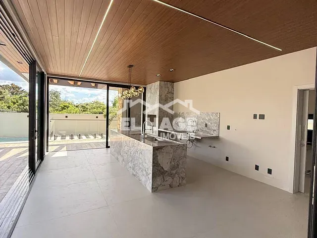 Casa com 440m² 5 quartos e 7 banheiros, à venda, no bairro Condomínio Residencial Florais dos Lagos em Cuiabá