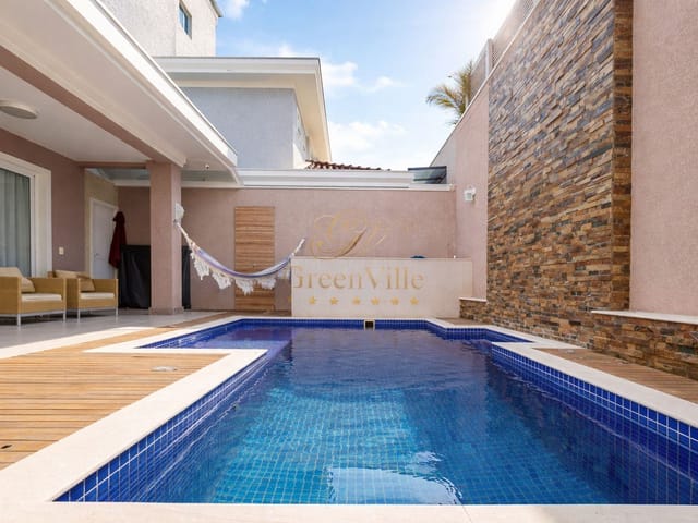 Casa com 405m² 4 quartos e 6 banheiros, à venda, no bairro Campo Comprido em Curitiba