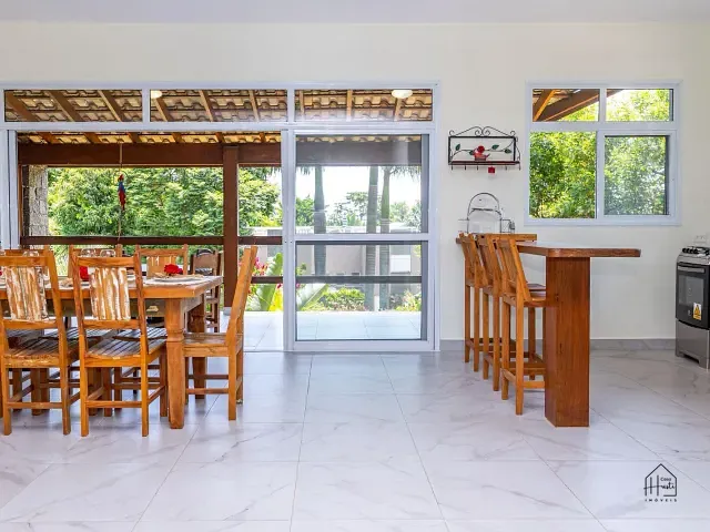 Casa 3 quartos e 4 banheiros, à venda, no bairro Veloso (Cambaquara) em Ilhabela