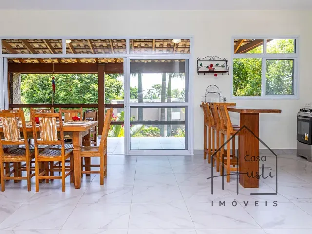 Casa 3 quartos e 4 banheiros, à venda, no bairro Veloso (Cambaquara) em Ilhabela