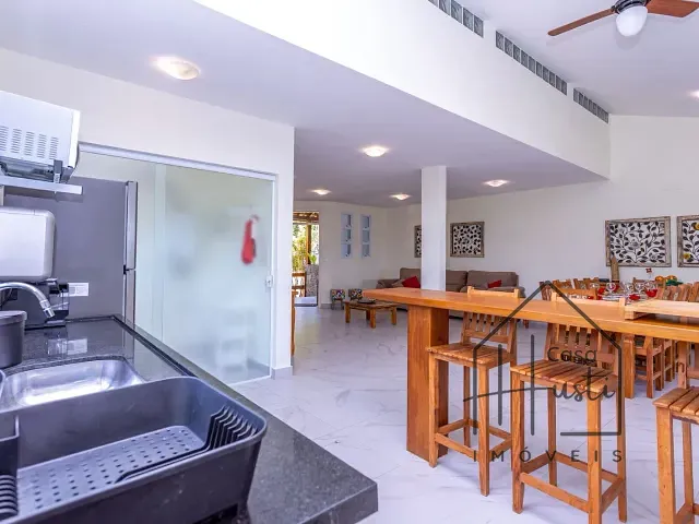 Casa 3 quartos e 4 banheiros, à venda, no bairro Veloso (Cambaquara) em Ilhabela
