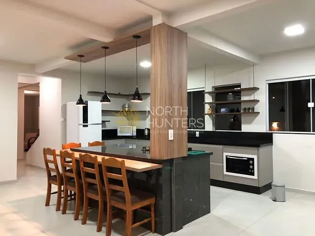 Casa com 500m² 6 quartos e 5 banheiros, para alugar, no bairro Daniela em Florianópolis